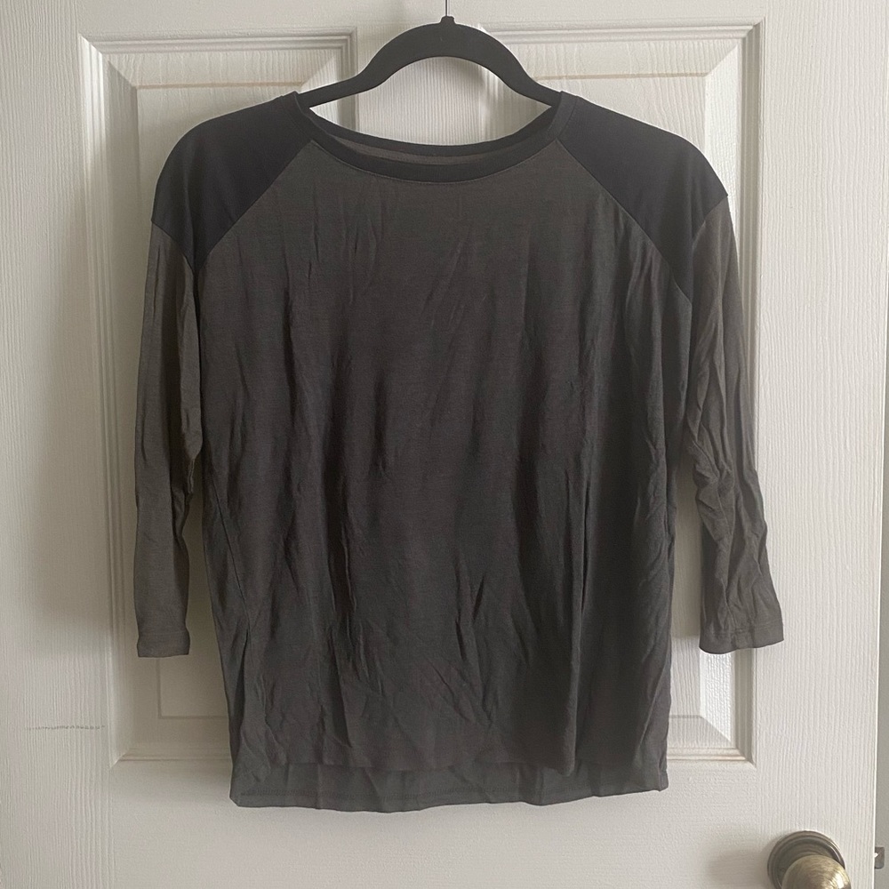 Dark green/gray baseball style shirt